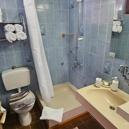 Pansion 8 Ferala Vendégház 3*
