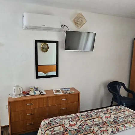 招待所 Pansion 8 Ferala 3*